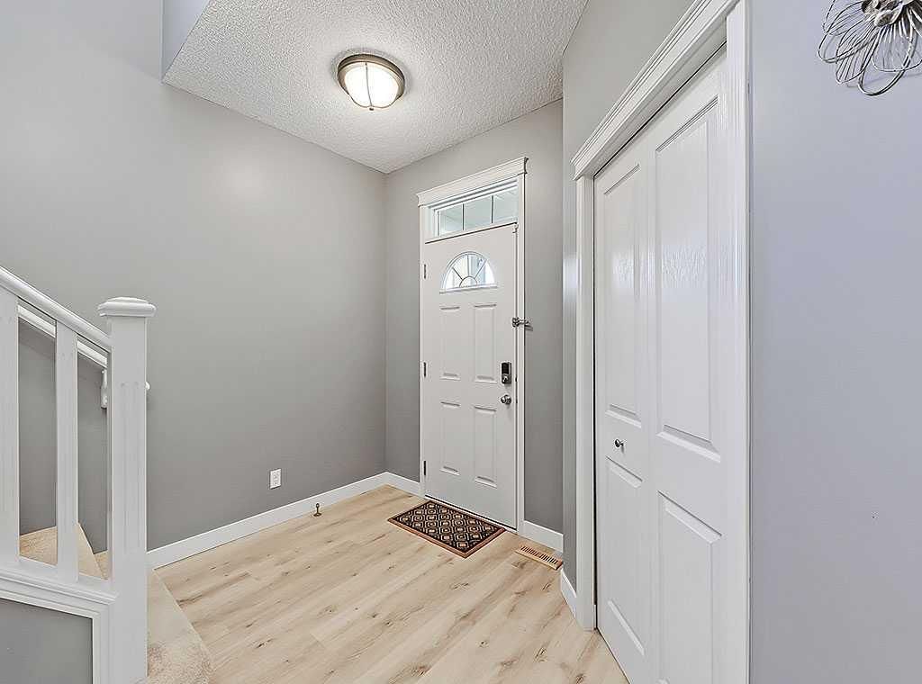 Photo of 788 New Brighton Drive SE, Calgary, AB T2Z 0Z8 (MLS # A2279413)