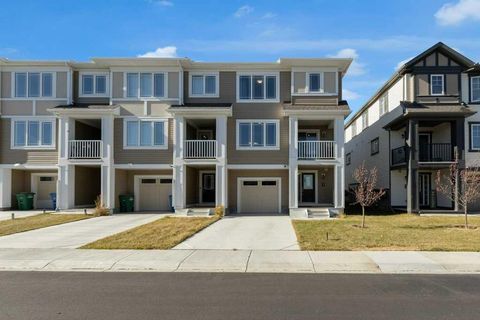 827 Windbury Street SW Airdrie AB T4B 3T1