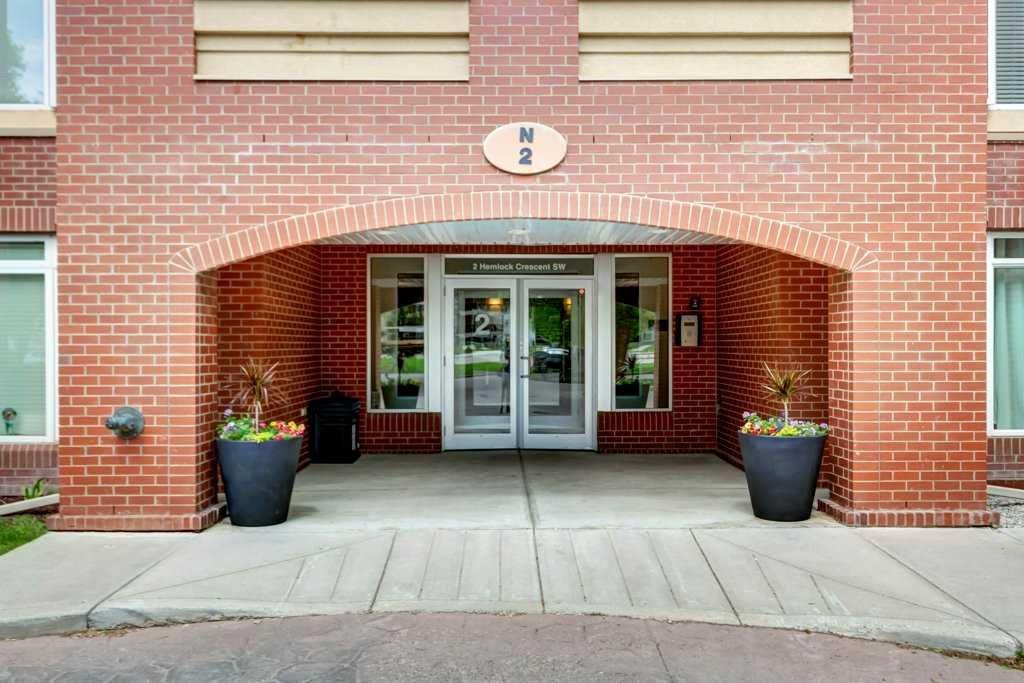 Photo of 2 Hemlock Crescent SW #105, Calgary, AB T3C 2Z1 (MLS # A2322904)