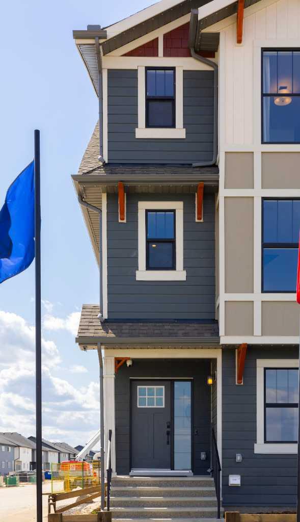 145 Wild Rose Way SE