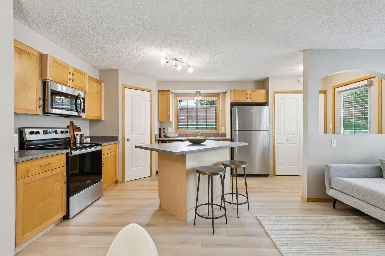 7 Everridge Square SW 106