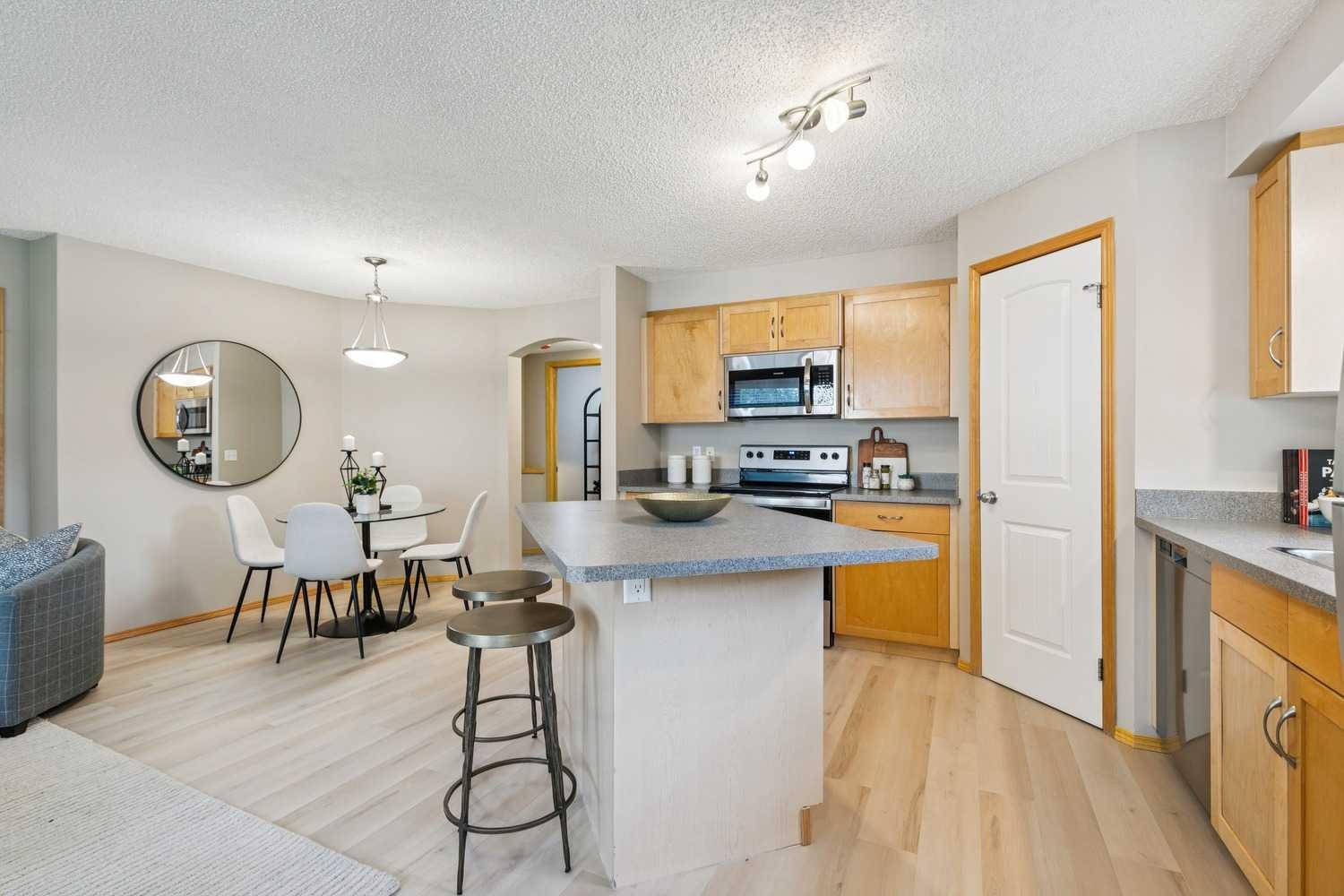 7 Everridge Square SW 106