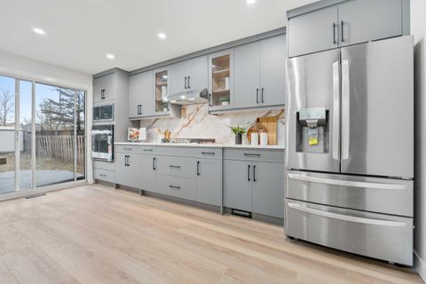 80 Hawkfield Crescent NW Calgary AB T3G 1Z5