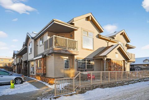 Photo of 23 Everridge Square SW #105, Calgary, AB T2Y 5J6 (MLS # A2302431)
