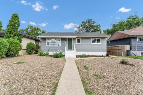 Photo of 1005 Bullivant Crescent SW, Medicine Hat, AB T1A 5G7 (MLS # A2322342)