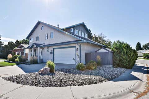 Photo of 3802 Oak Drive S, Lethbridge, AB T1K 4H5 (MLS # A2337569)