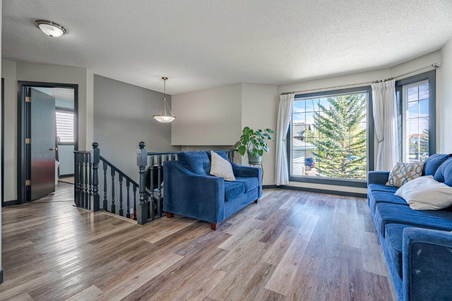 140 Stonegate Close NW