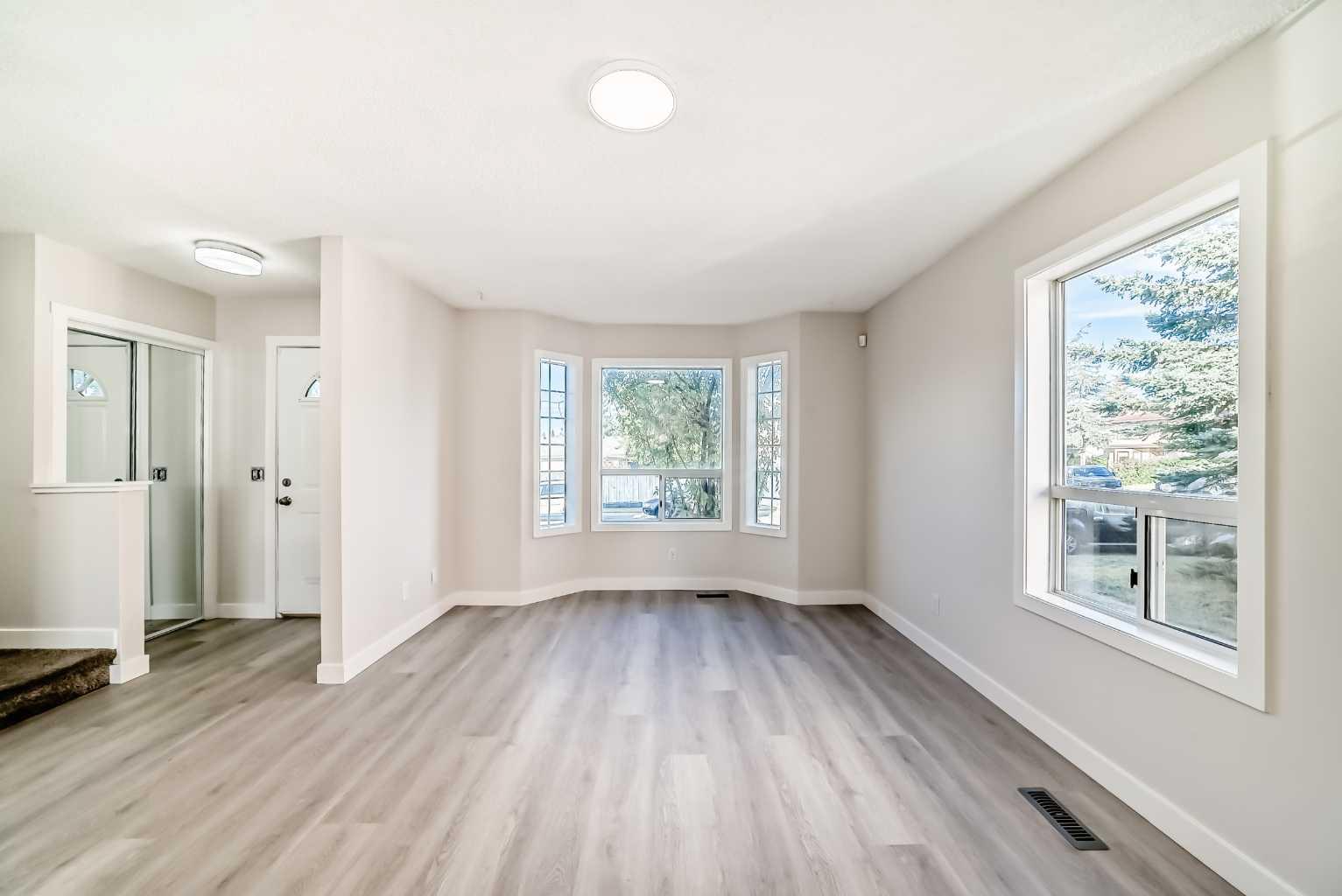 120 Martinview Close NE