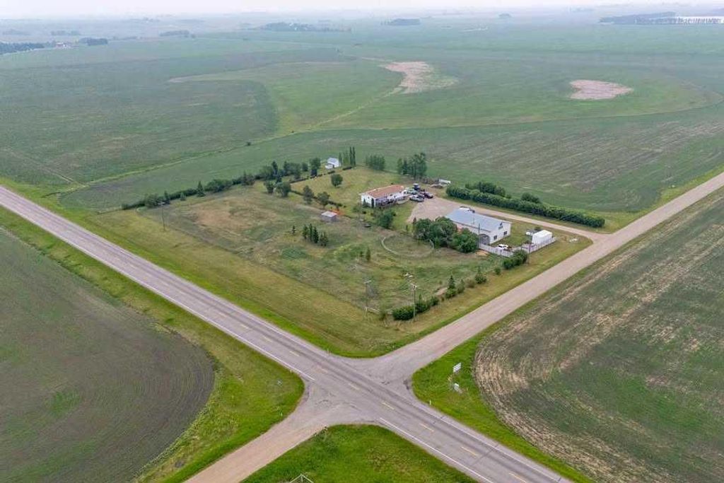 Photo of 31275 Range Road 13, Rural Mountain View County, AB T0M 0W0 (MLS # A2309078)