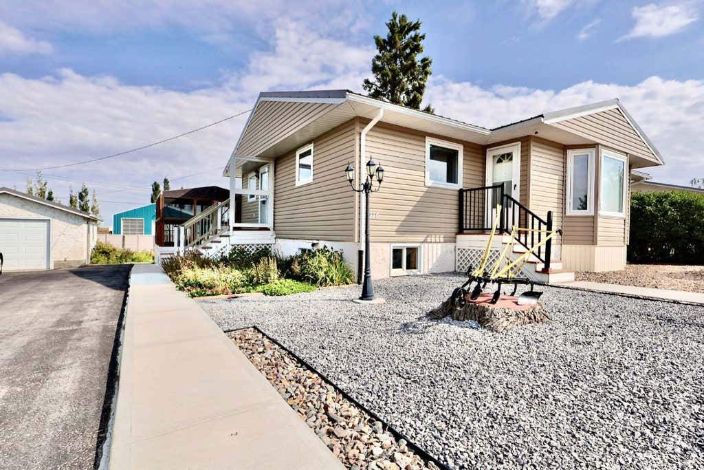 Photo of 116 1 Avenue E, Acadia Valley, AB T0J 0A0 (MLS # A2339719)