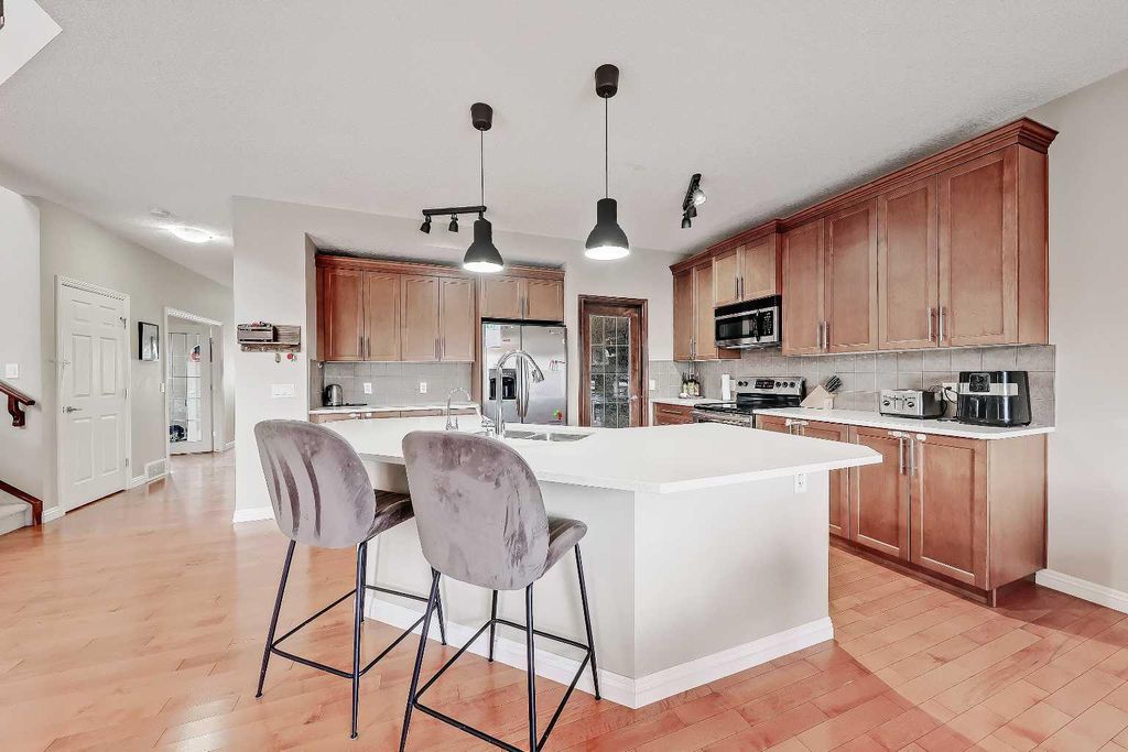 Photo of 196 Hawkmere Way, Chestermere, AB T1X 0C9 (MLS # A2306632)