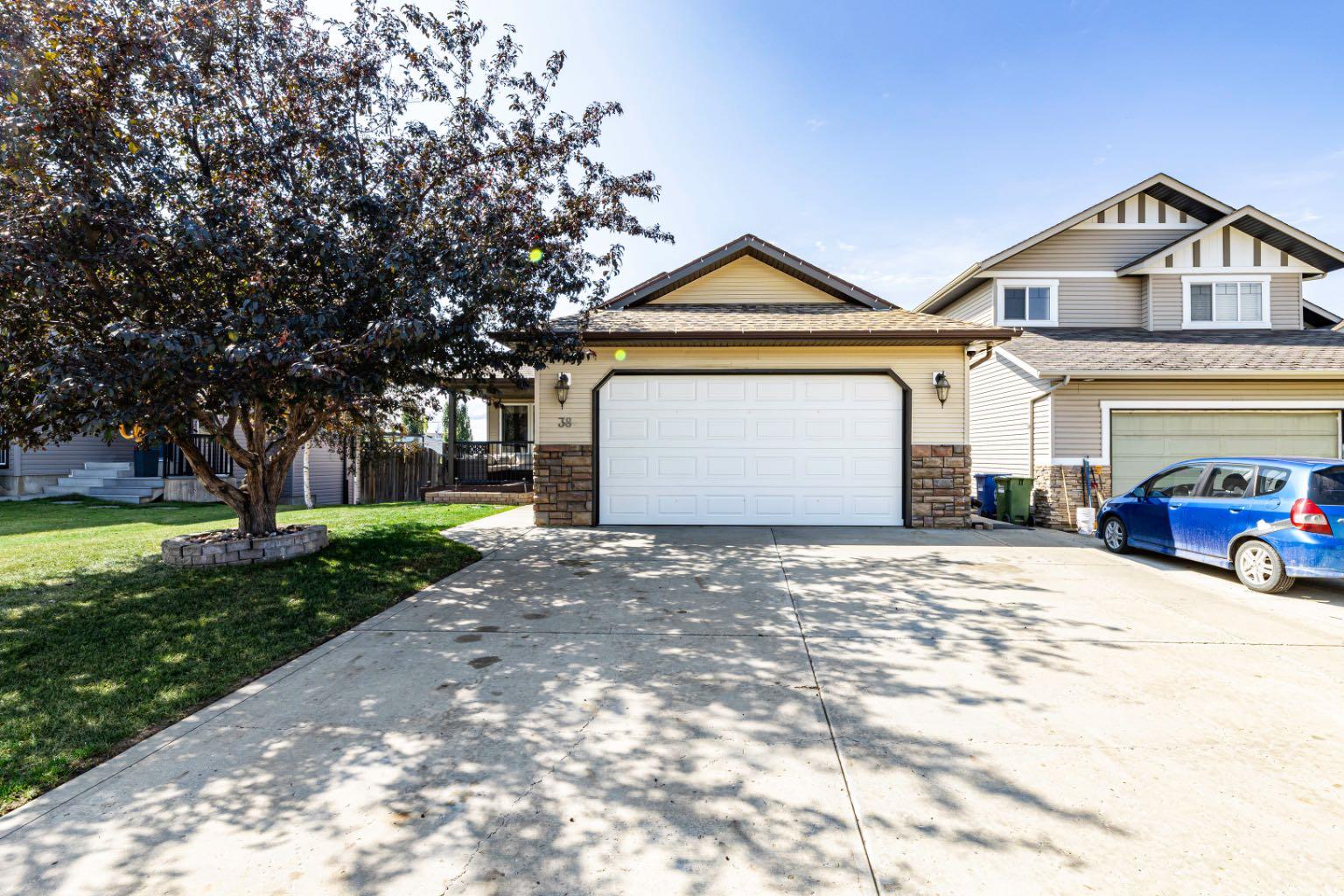38 Ivany Close