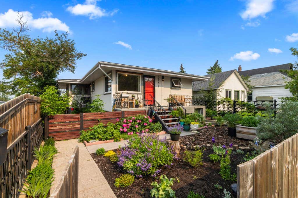 Photo of 2702 17 Street SE, Calgary, AB T2G 3W1 (MLS # A2326128)