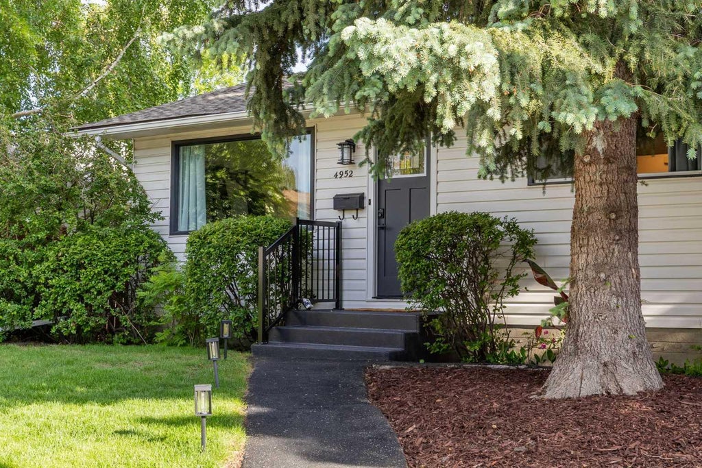 Photo of 4952 Vanguard Road NW, Calgary, AB T3A 0R5 (MLS # A2322982)
