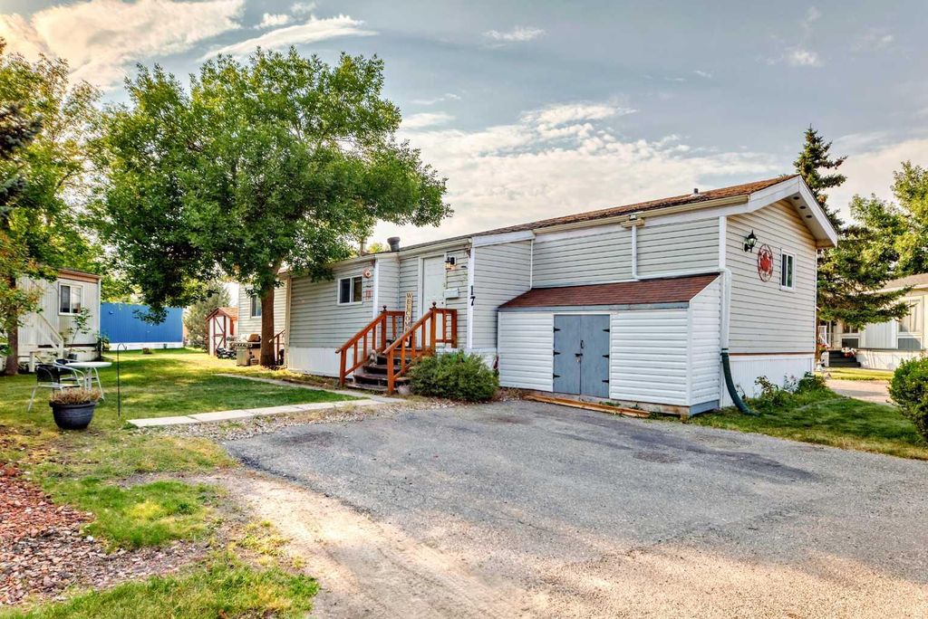 Photo of 17 Burroughs Place NE, Calgary, AB T1Y 6K5 (MLS # A2315234)