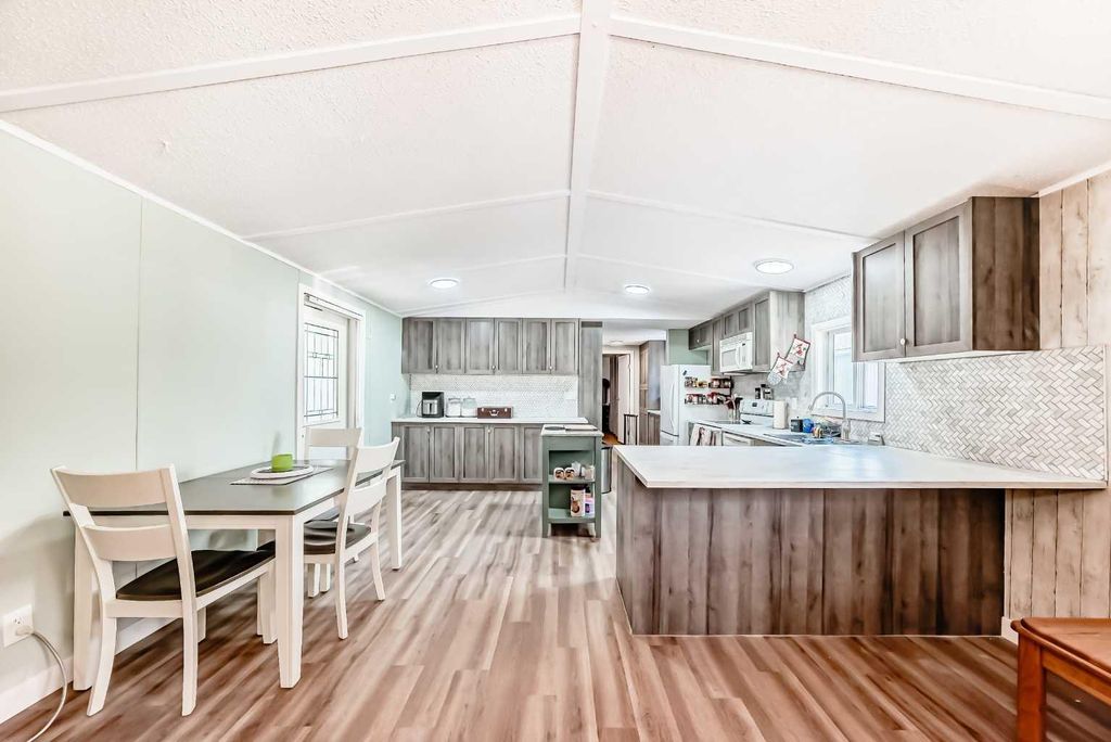 Photo of 17 Burroughs Place NE, Calgary, AB T1Y 6K5 (MLS # A2315234)