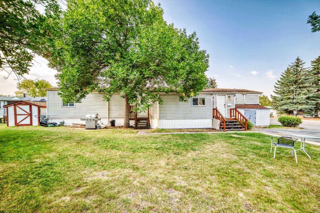 Photo of 17 Burroughs Place NE, Calgary, AB T1Y 6K5 (MLS # A2315234)