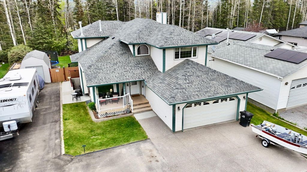 Photo of 150 HALLAM Drive, Hinton, AB T7V 2C3 (MLS # A2312441)