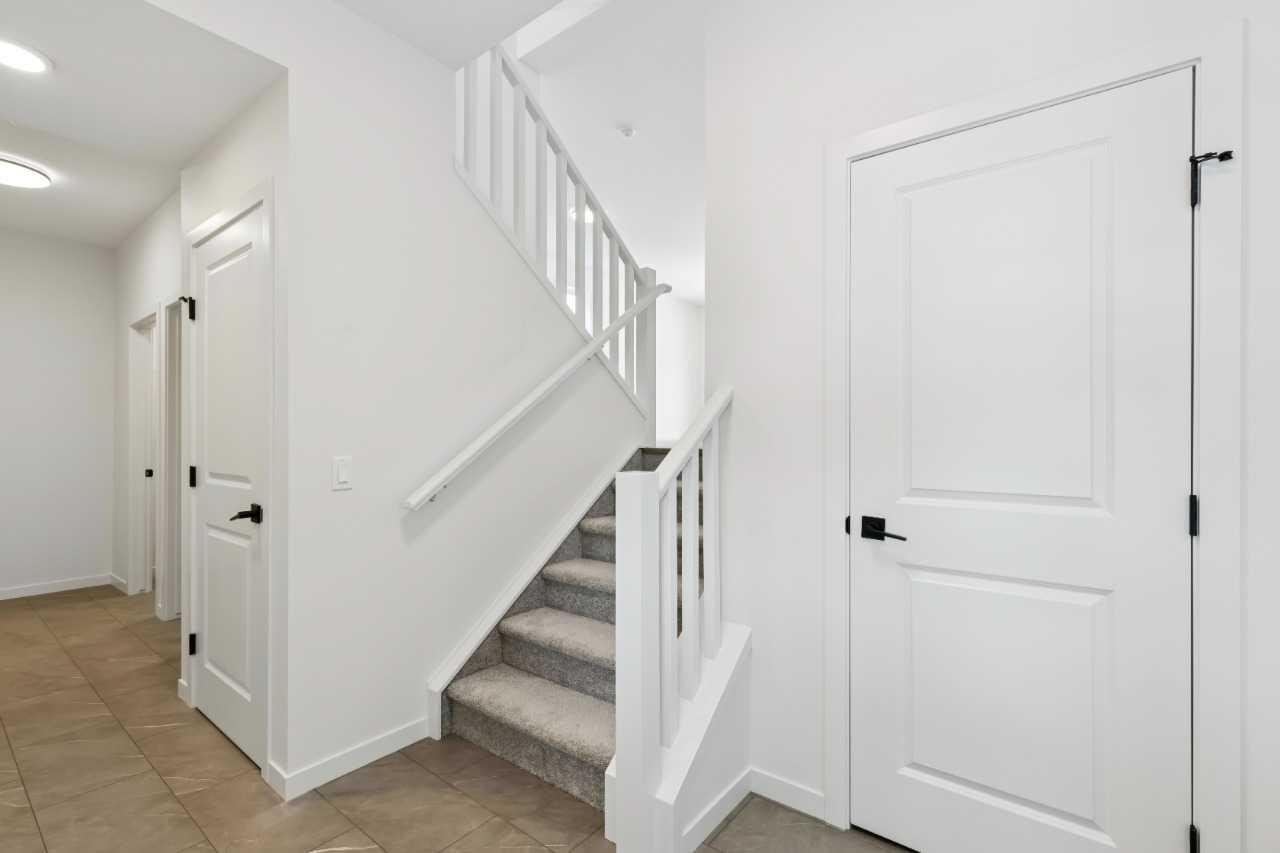 823 Bayview Terrace SW