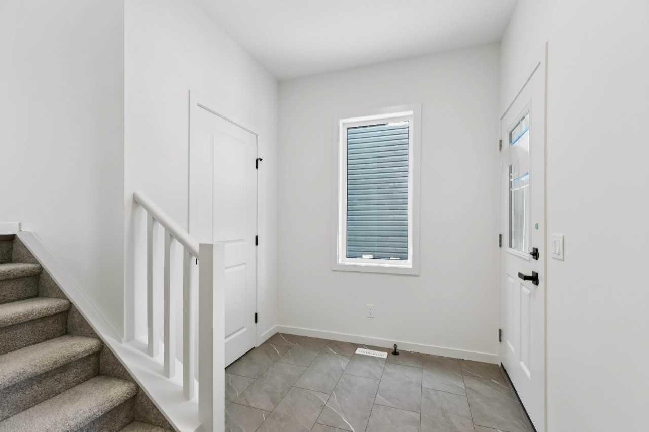 823 Bayview Terrace SW