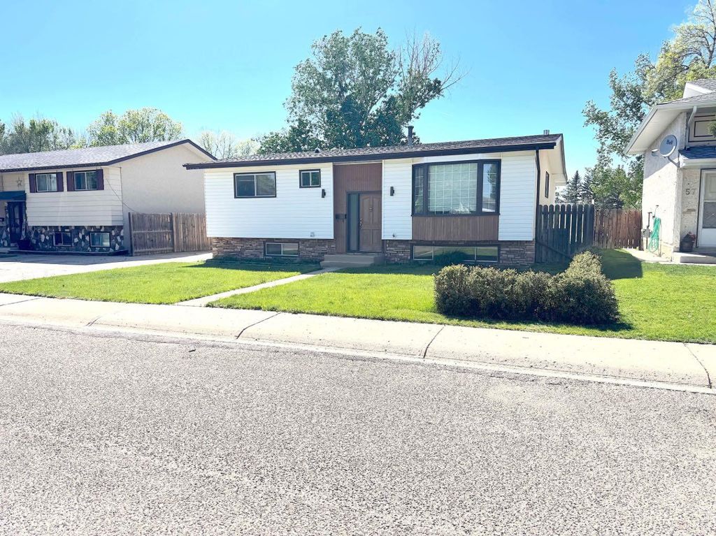 Photo of 53 Collins Crescent SE, Medicine Hat, AB T1B 1T7 (MLS # A2316270)