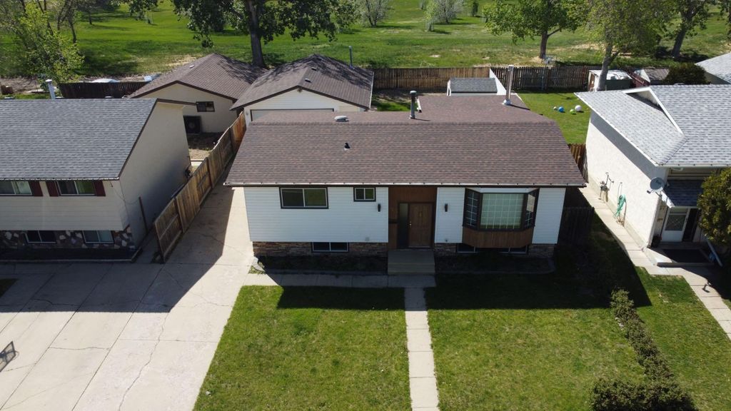 Photo of 53 Collins Crescent SE, Medicine Hat, AB T1B 1T7 (MLS # A2316270)