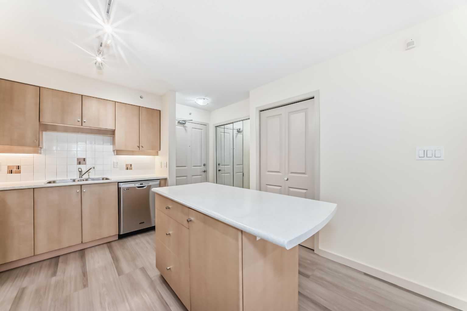 650 10 Street SW 202