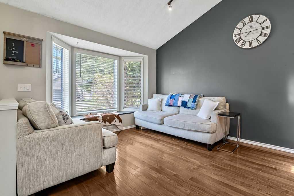 52 Hunters Crescent