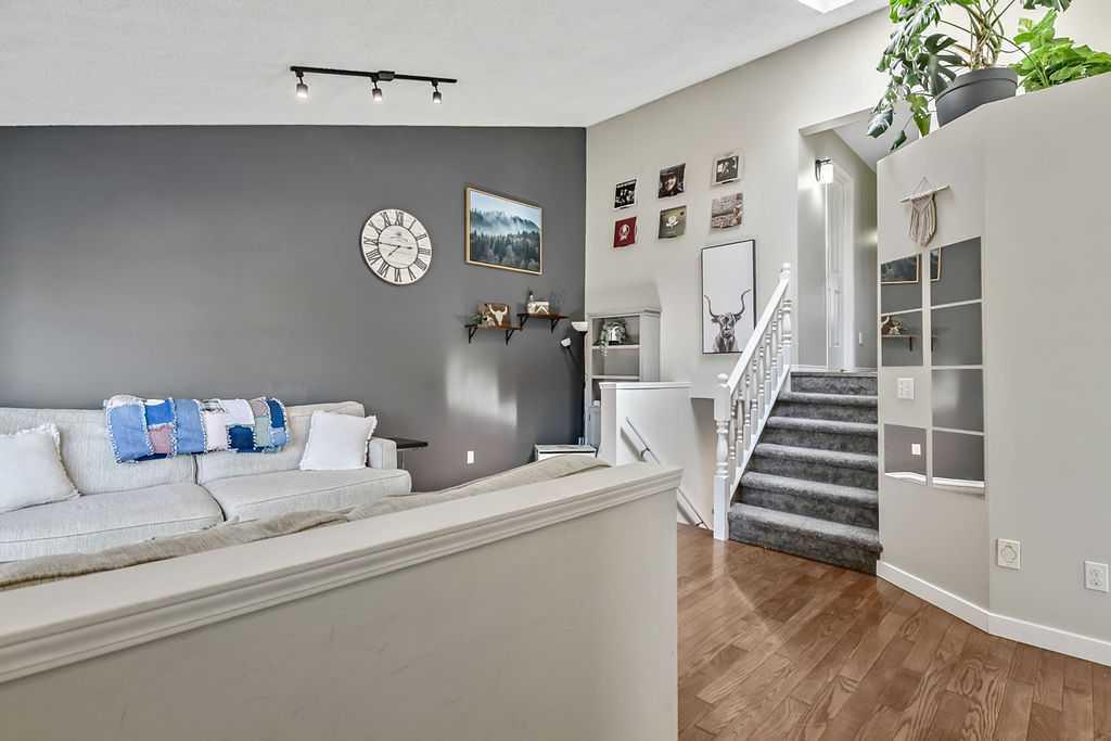 52 Hunters Crescent