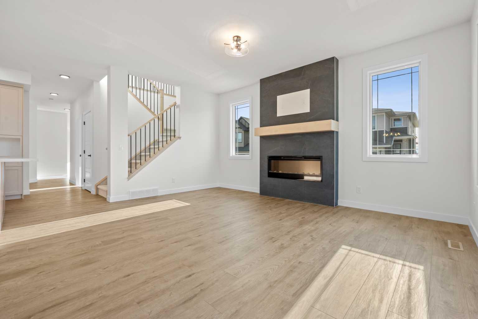 571 Buffaloberry Manor SE