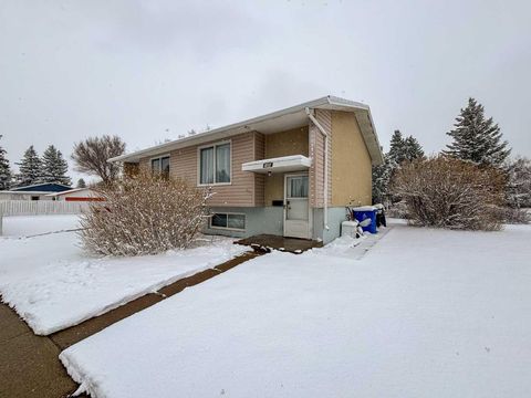 Photo of 1408 & 1410 15 Avenue N, Lethbridge, AB T1H 1W1 (MLS # A2300176)
