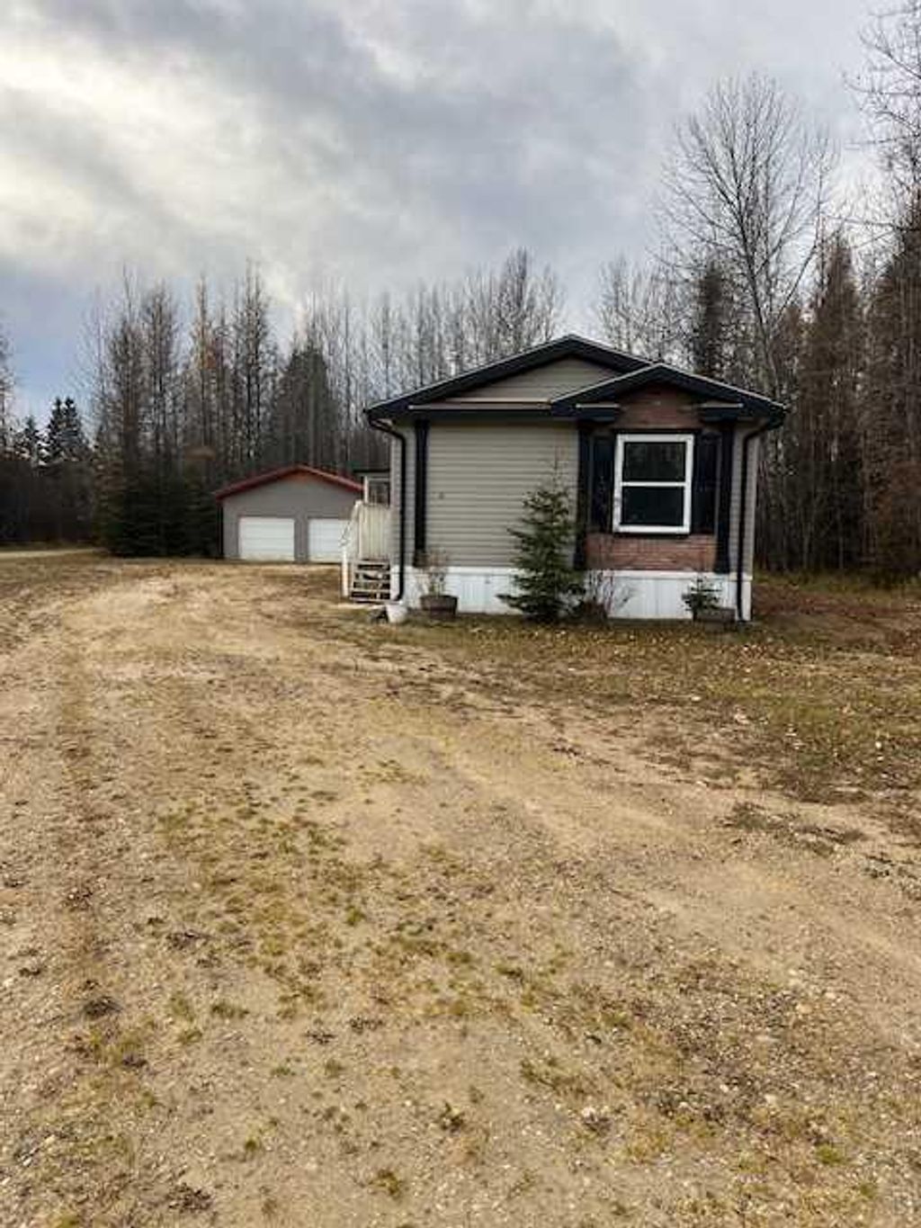 Photo of 40 Railway Avenue, Blue Ridge, AB T0E 0B0 (MLS # A2266829)