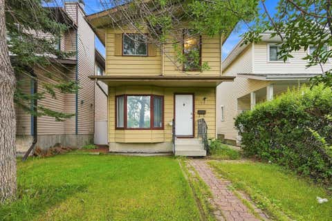 Photo of 70 Edgeburn Crescent, Calgary, AB T3A 4J3 (MLS # A2338218)