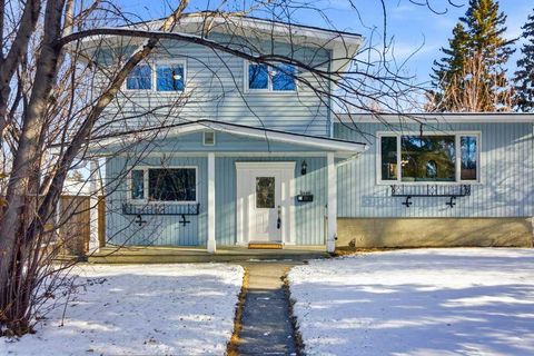 3703 Valdes Place NW Calgary AB T2L 2A2