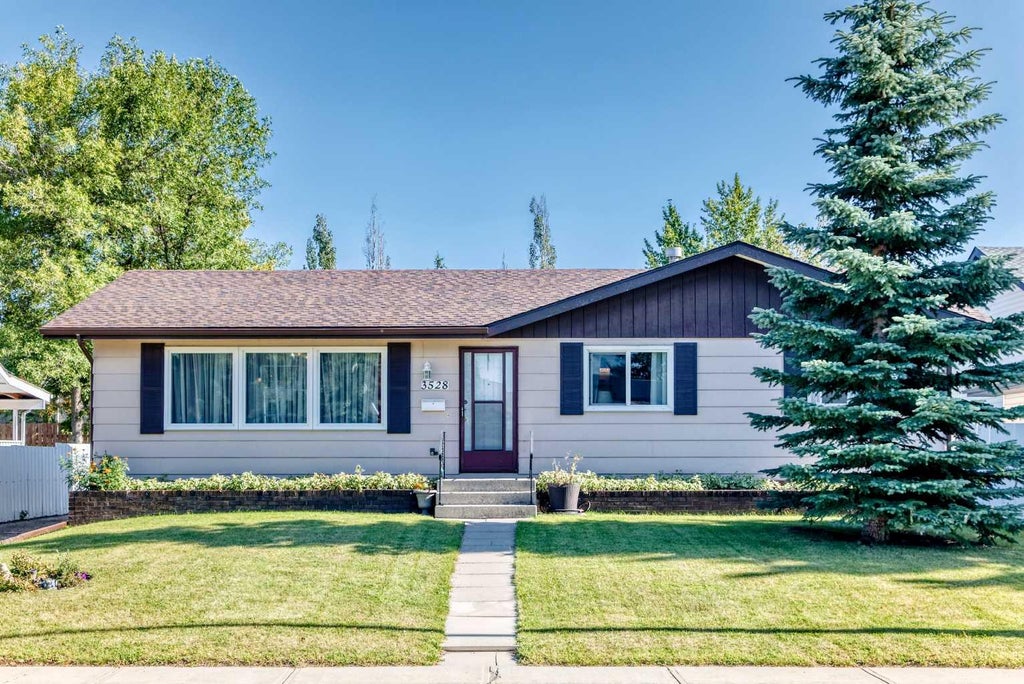 3528 50 AVENUE, INNISFAIL, AB T4G 1J1 - Image 212729952.jpeg?d=l