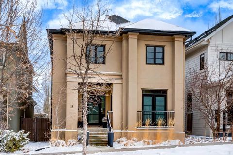 18 Murmansk Way SW Calgary AB T3E 7R8