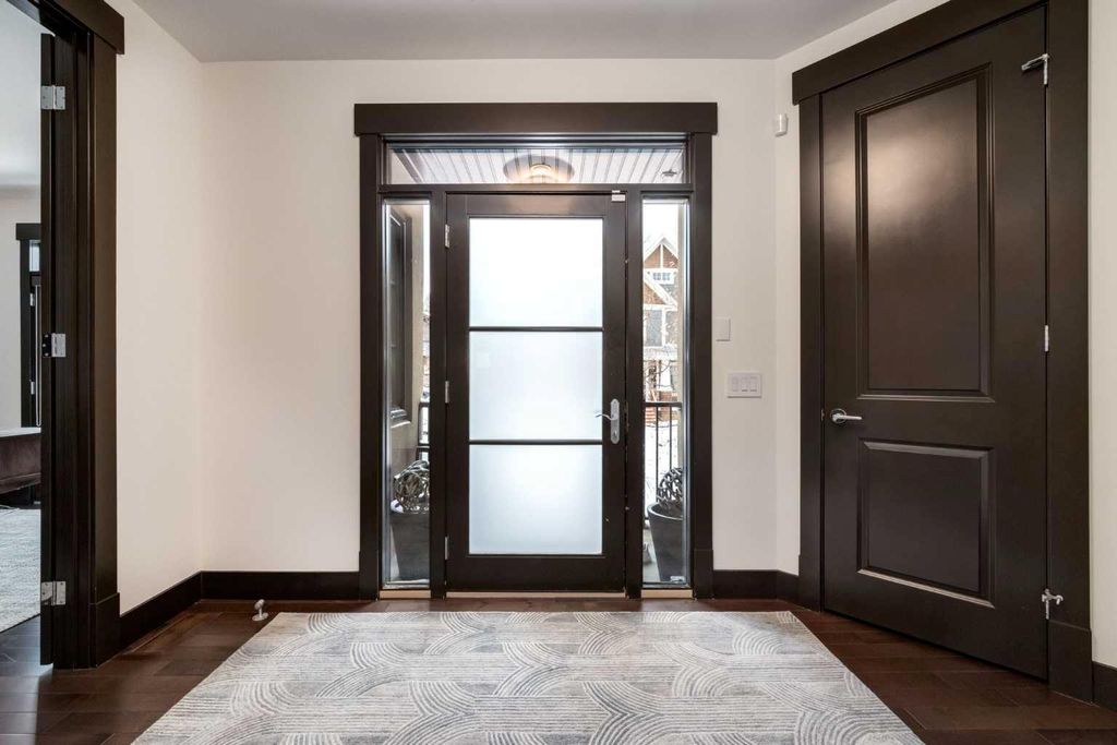 Photo of 18 Murmansk Way SW, Calgary, AB T3E 7R8 (MLS # A2292384)