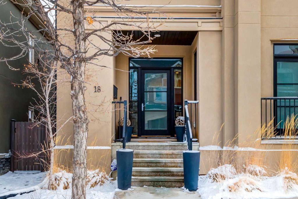 Photo of 18 Murmansk Way SW, Calgary, AB T3E 7R8 (MLS # A2292384)