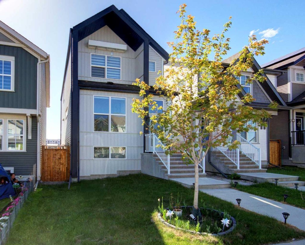 Photo of 49 Heirloom Crescent SE, Calgary, AB T3S 0H1 (MLS # A2317719)