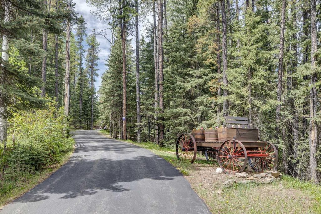 Photo of 4 Highlands Place, Bragg Creek, AB T0L 0K0 (MLS # A2311978)