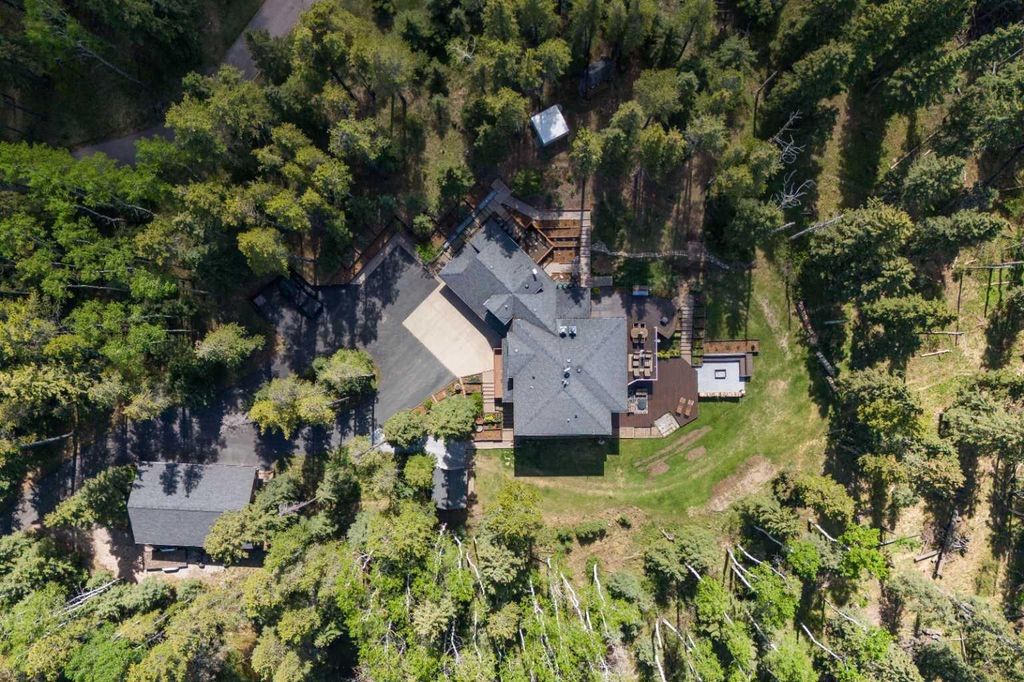 Photo of 4 Highlands Place, Bragg Creek, AB T0L 0K0 (MLS # A2311978)
