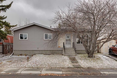 Photo of 93 Big Hill Circle SE, Airdrie, AB T2T 3S9 (MLS # A2355774)