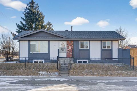 8 Malvern Crescent NE Calgary AB T2A 6Z6