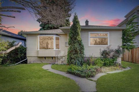 2412 22 Street NW Calgary AB T2M 3W6