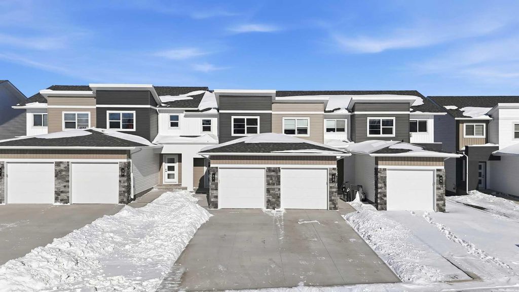 Photo of 41 Violet Point, Sylvan Lake, AB T4S 0X1 (MLS # A2287589)