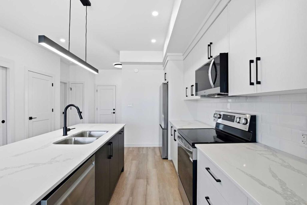 Photo of 41 Violet Point, Sylvan Lake, AB T4S 0X1 (MLS # A2287589)