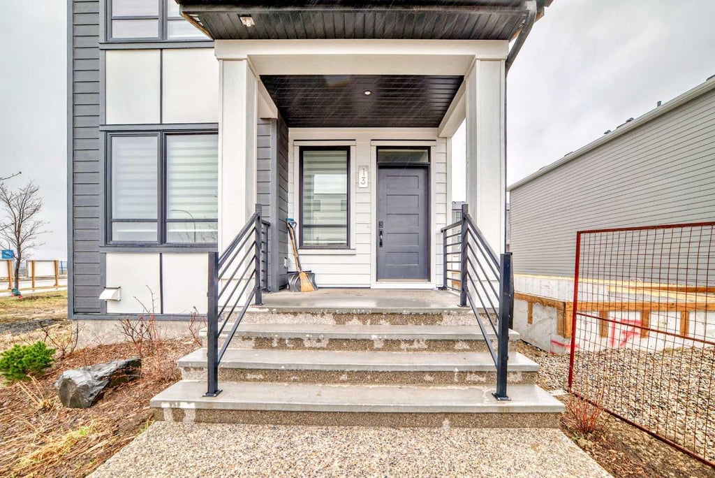 Photo of 13 Treeline Avenue SW, Calgary, AB T2Y 0R7 (MLS # A2335079)