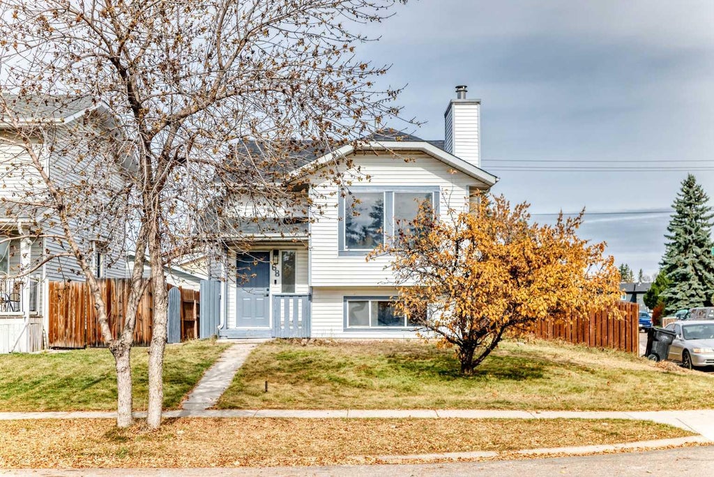 Photo of 68 Erin Park Drive SE, Calgary, AB T2B 2Z9 (MLS # A2350508)