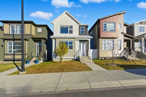 36 Howse Drive NE Calgary AB T3P 0V4