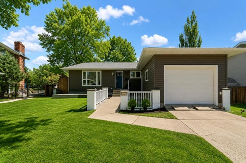 Photo of 6316 38 Avenue Close, Camrose, AB T4V 2Z7 (MLS # A2309504)